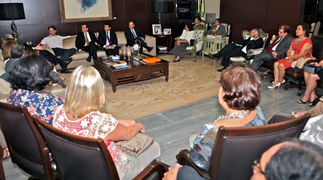 Cid Gomes recebe visita de Secretários Estaduais de Administração