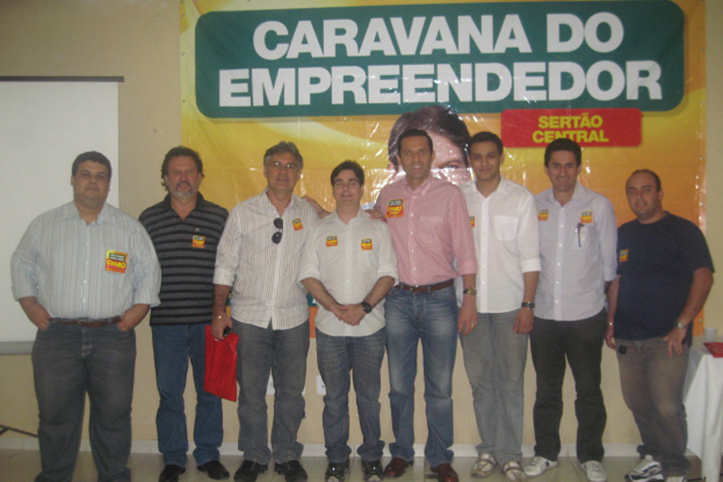 Caravana do Empreendedor no Sertão Central durante a campanha Cid 40