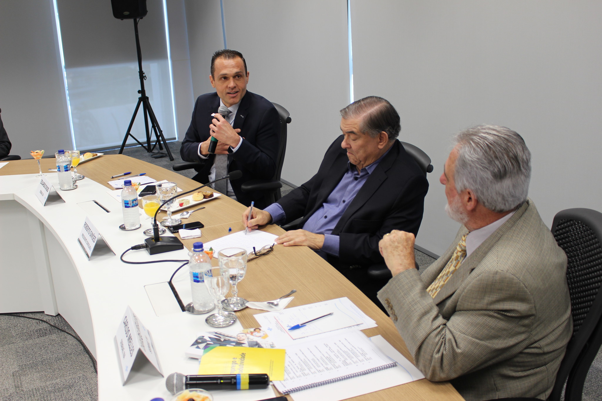 Reunião no Conselho de Desenvolvimento Econômico Minas Gerais